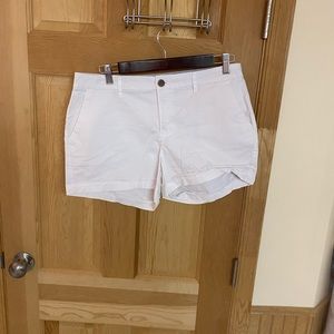 Women’s white 3.5 in shorts